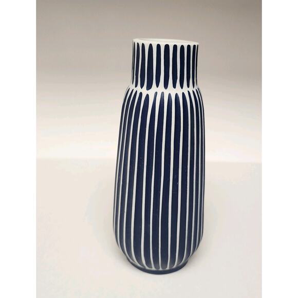 Home Decor Collection Bud Vases Style Fluted Vases Color White/Blue - Picture 2 of 9